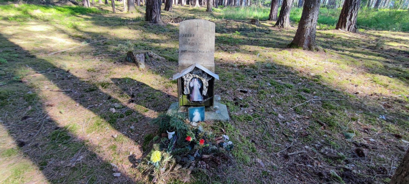 Pomníček Jarky Foučka u Mírče